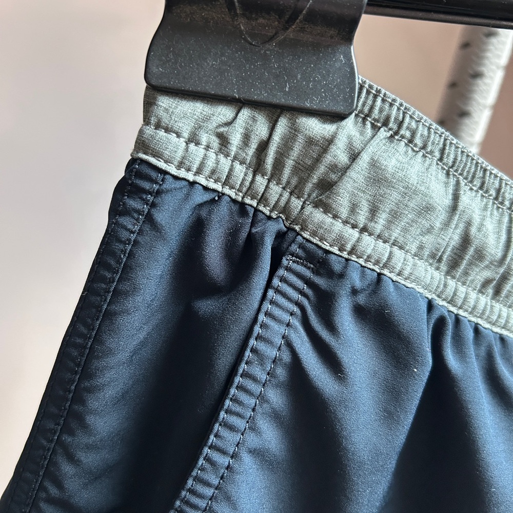 Vuori Kore 5” Navy Shorts with Gray Waistband - Picture 14 of 14